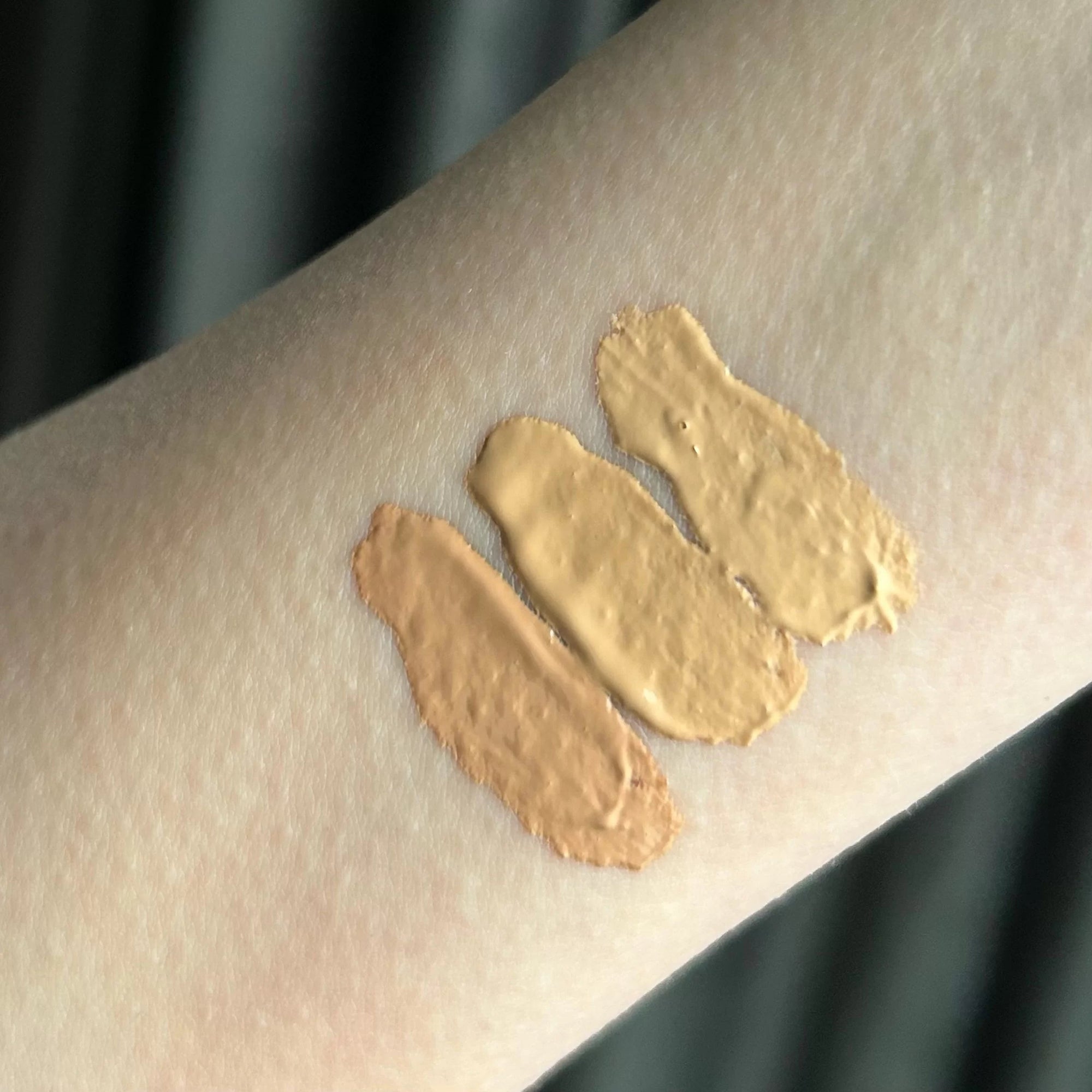 IDUN Minerals drėkinamasis veido kremas su atspalviu bei SPF 30